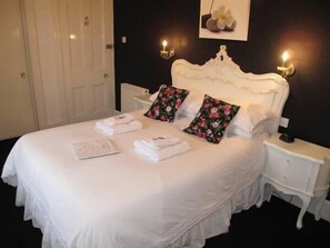 Double Room | Premium bedding, iron/ironing board, free WiFi