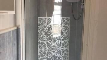 Double Room (Small) | Bathroom | Free toiletries, hair dryer, towels