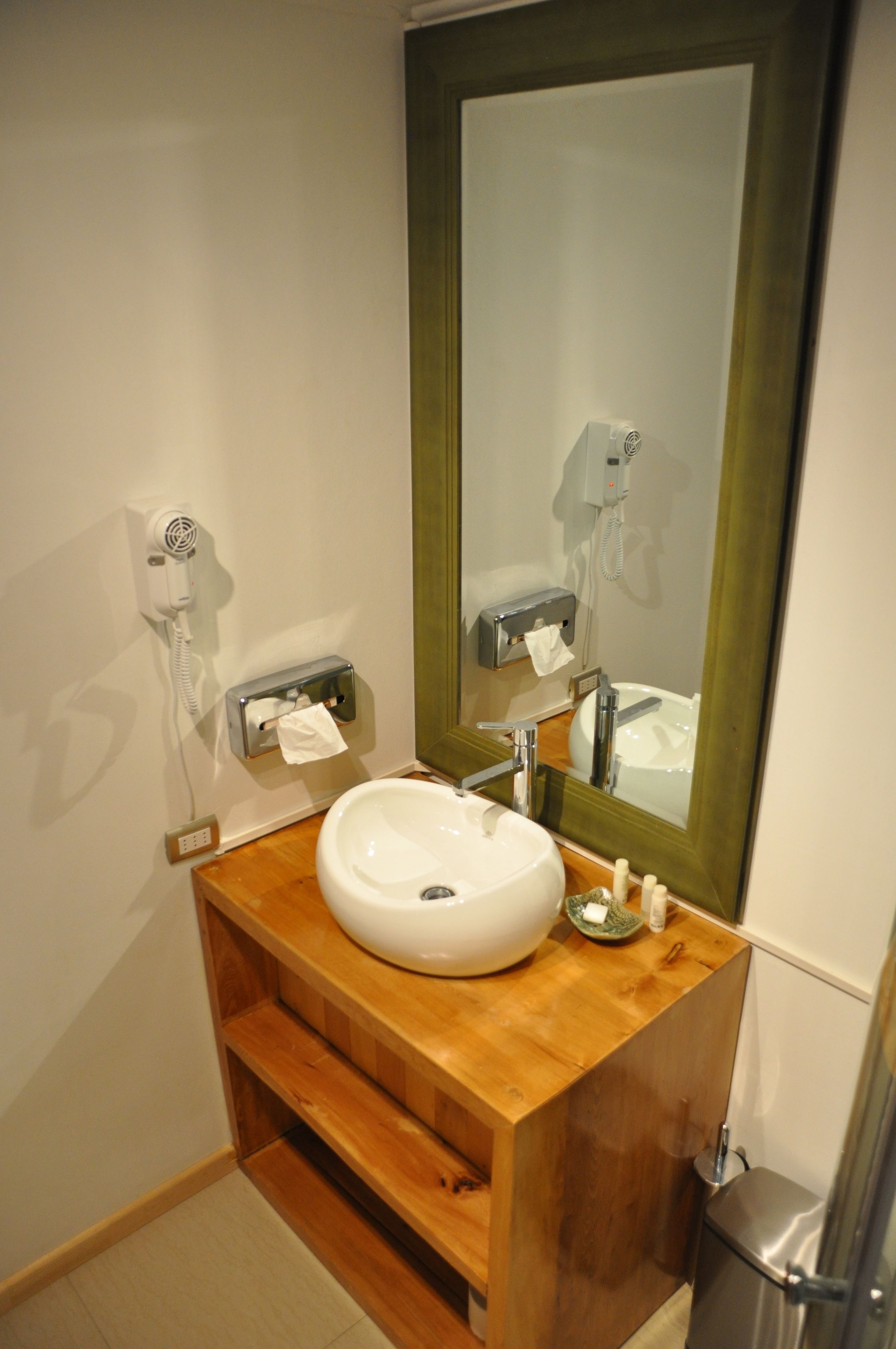 standard double room, 1 bedroom, private bathroom | bathroom sink