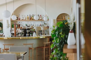 Breakfast, lunch, dinner and brunch served - The Lumiares Hotel & Spa (Lisbon)