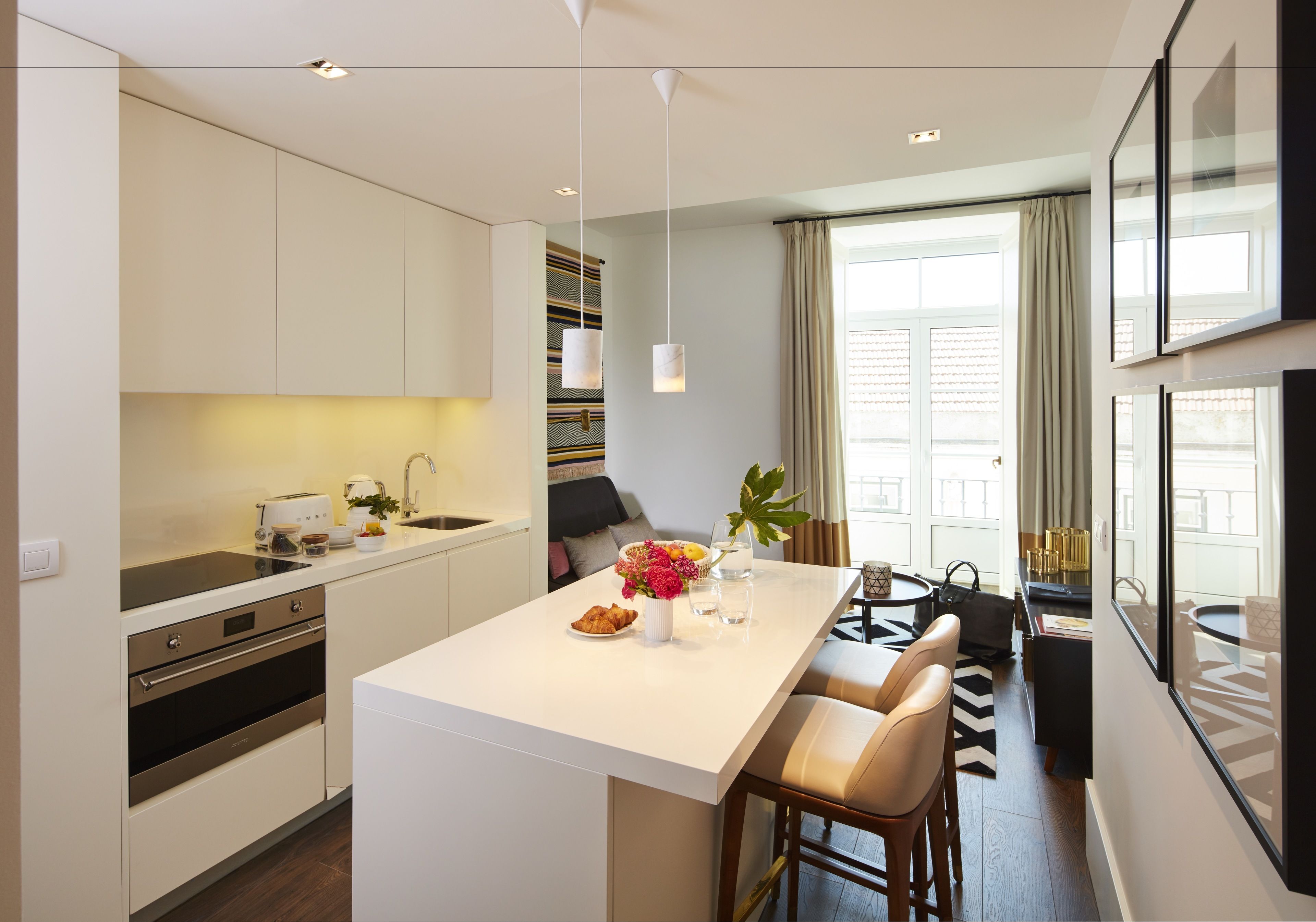 studio | private kitchen | full-sized fridge, microwave, oven, stovetop