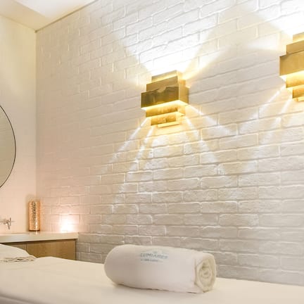 Couples treatment rooms, body treatments, Thai massages, sports massages