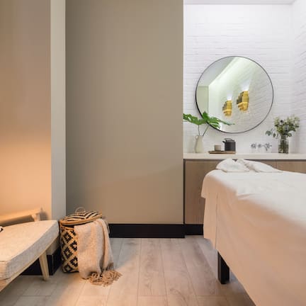 Couples treatment rooms, body treatments, Thai massages, sports massages