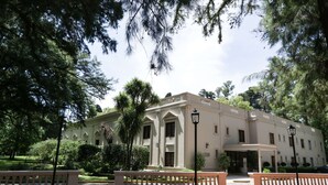 A building with a symmetrical facade, large windows, and a central entrance with a covered porch. - Howard Johnson by Wyndham Escobar Hotel (Belen de Escobar)