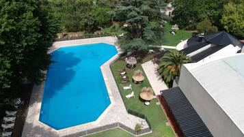 Outdoor pool, sun loungers