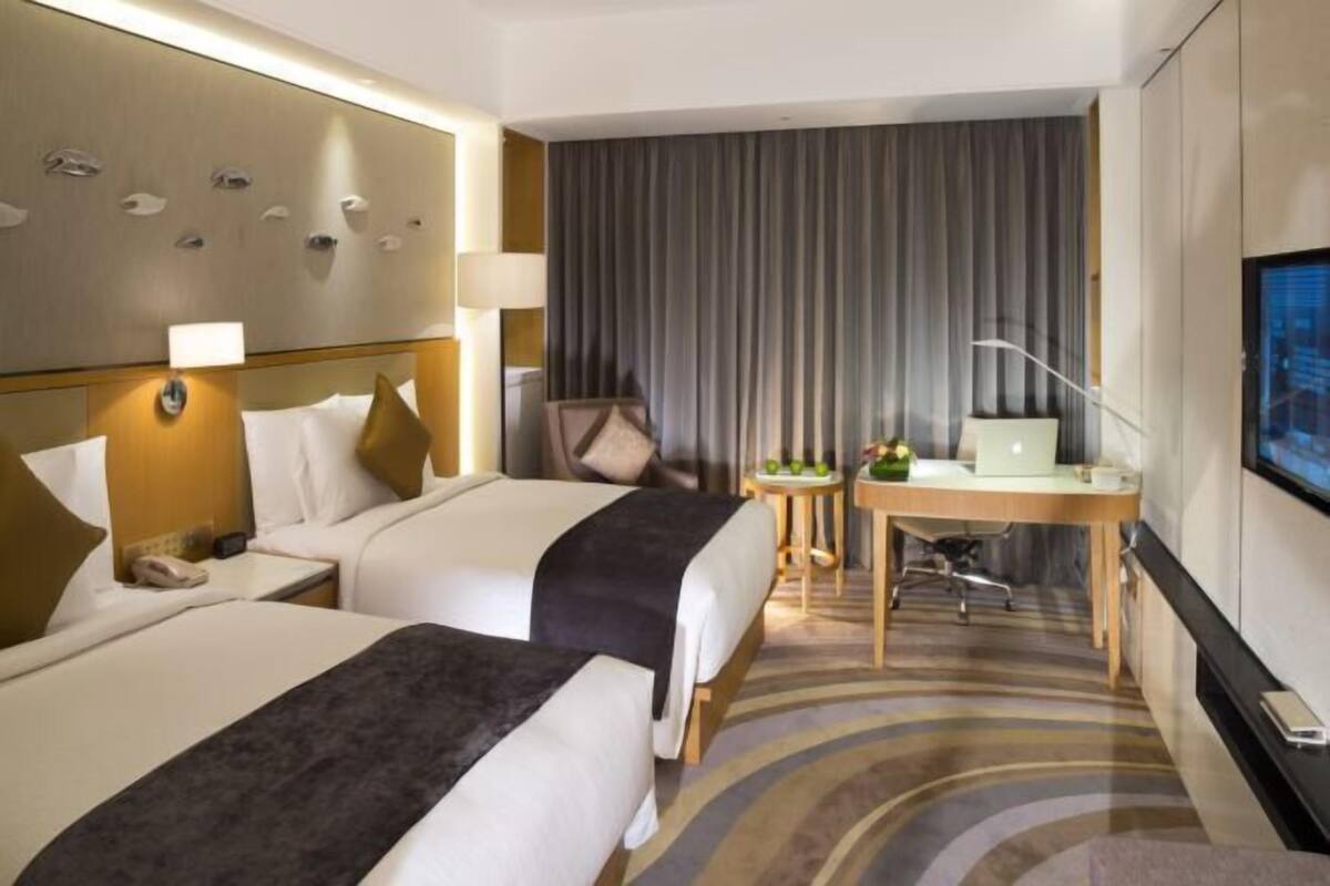 Soundproofing, free WiFi, alarm clocks
