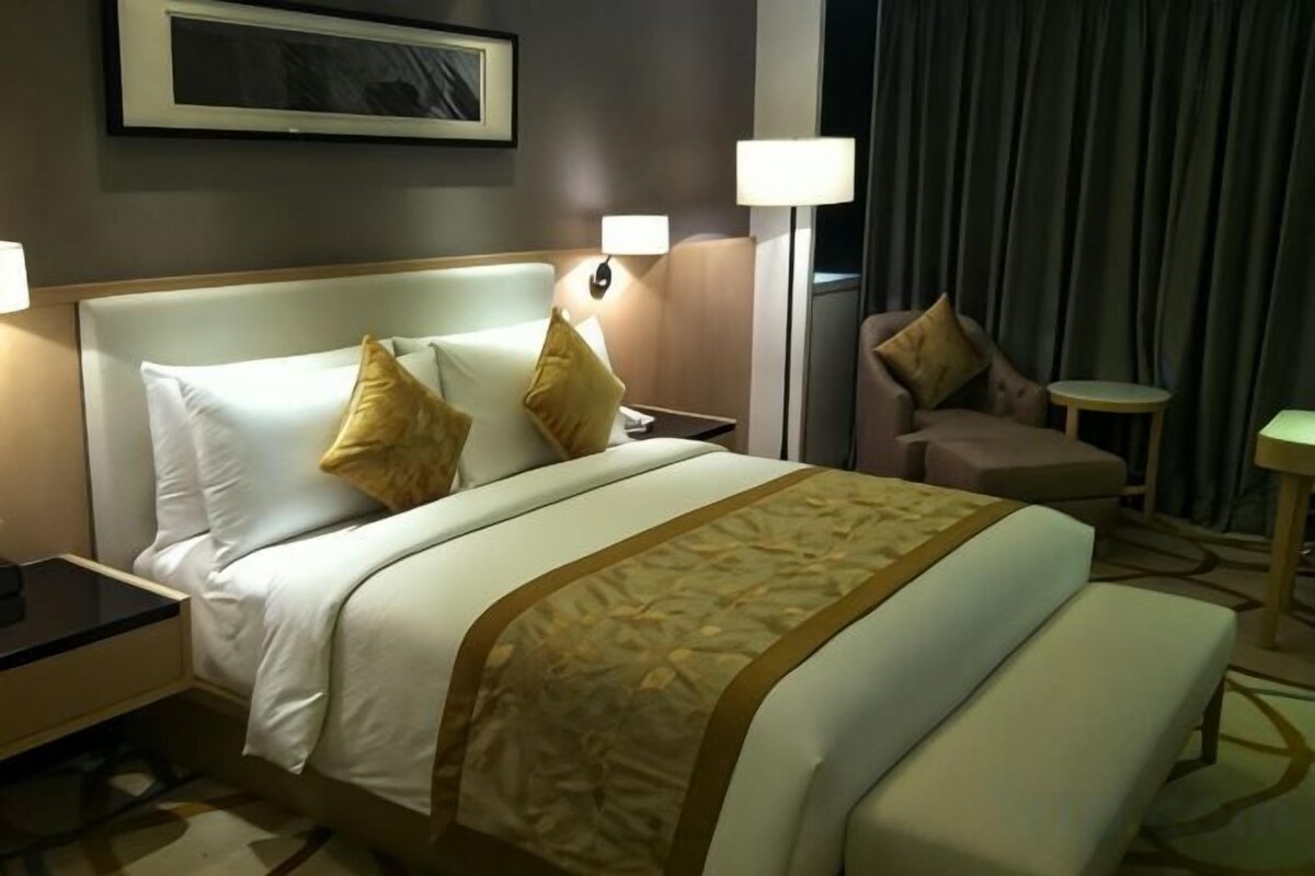 Soundproofing, free WiFi, alarm clocks