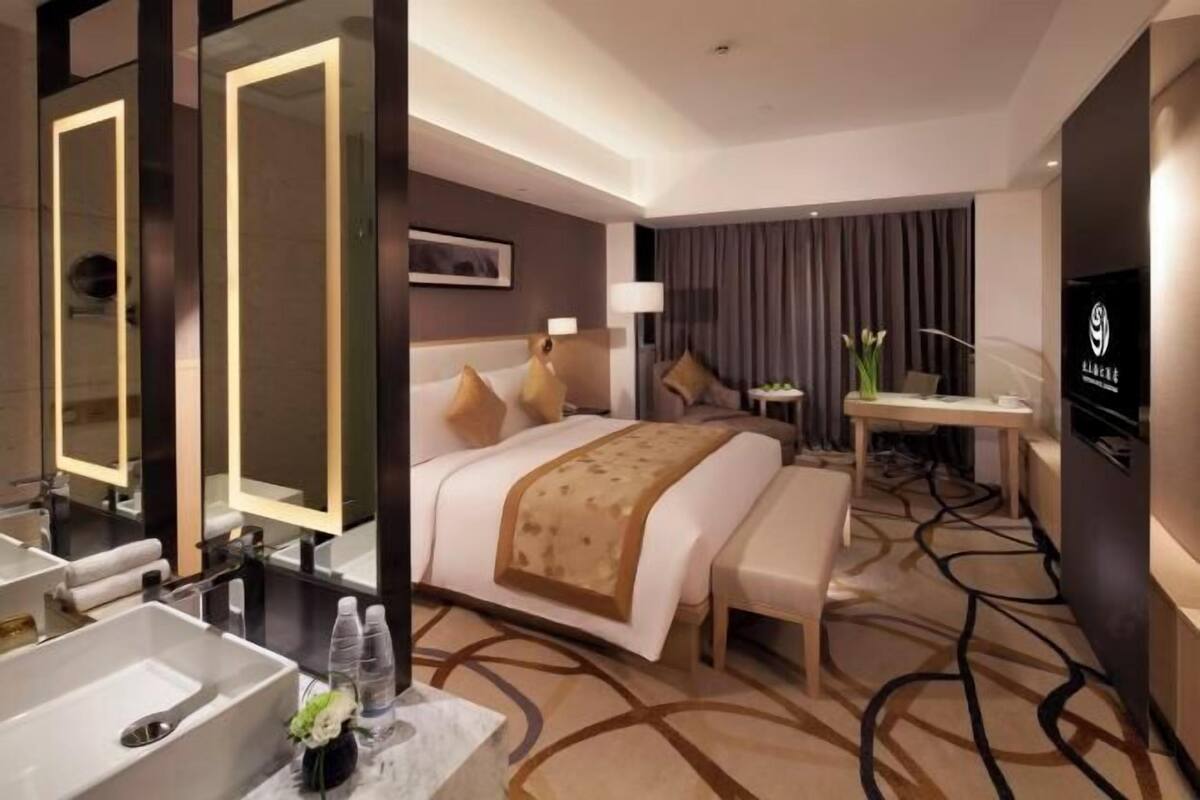 Soundproofing, free WiFi, alarm clocks