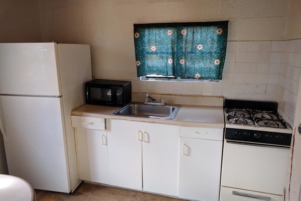 Classic Studio, 1 Double Bed, Smoking, Kitchenette | Private kitchenette | Fridge, microwave