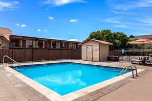 Outdoor pool - Lodge at Mill Creek (Pigeon Forge)