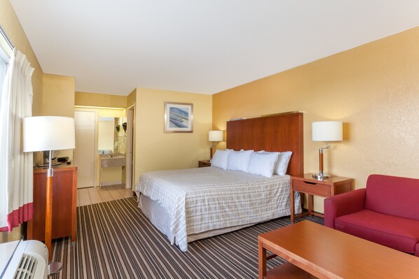 Desk, blackout drapes, iron/ironing board, free WiFi - Lodge at Mill Creek (Pigeon Forge)