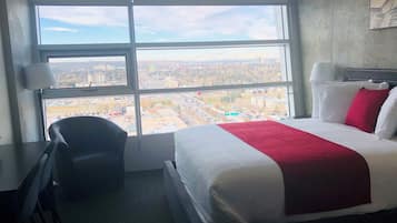 Suite studio Deluxe, 1 grand lit, cuisinette (A/C) | Bureau, fer et planche à repasser, accès au Wi-Fi (inclus)