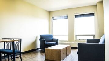 Leilighet, 4 soverom (Double Bed) | Skrivebord, strykejern/-brett, wi-fi (inkludert) og sengetøy