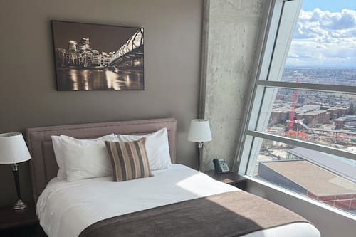 Deluxe Studio Suite, 1 Queen Bed, Kitchenette (A/C)