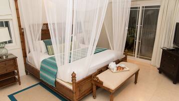 Villa de lujo, 6 habitaciones, vistas al mar, junto a la pista de esquí | 6 dormitorios, caja fuerte, escritorio y tabla de planchar con plancha