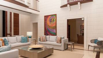 Vila superluxo, 6 quartos, vista para o oceano, ao lado da pista de esqui | Sala de estar | TV de plasma