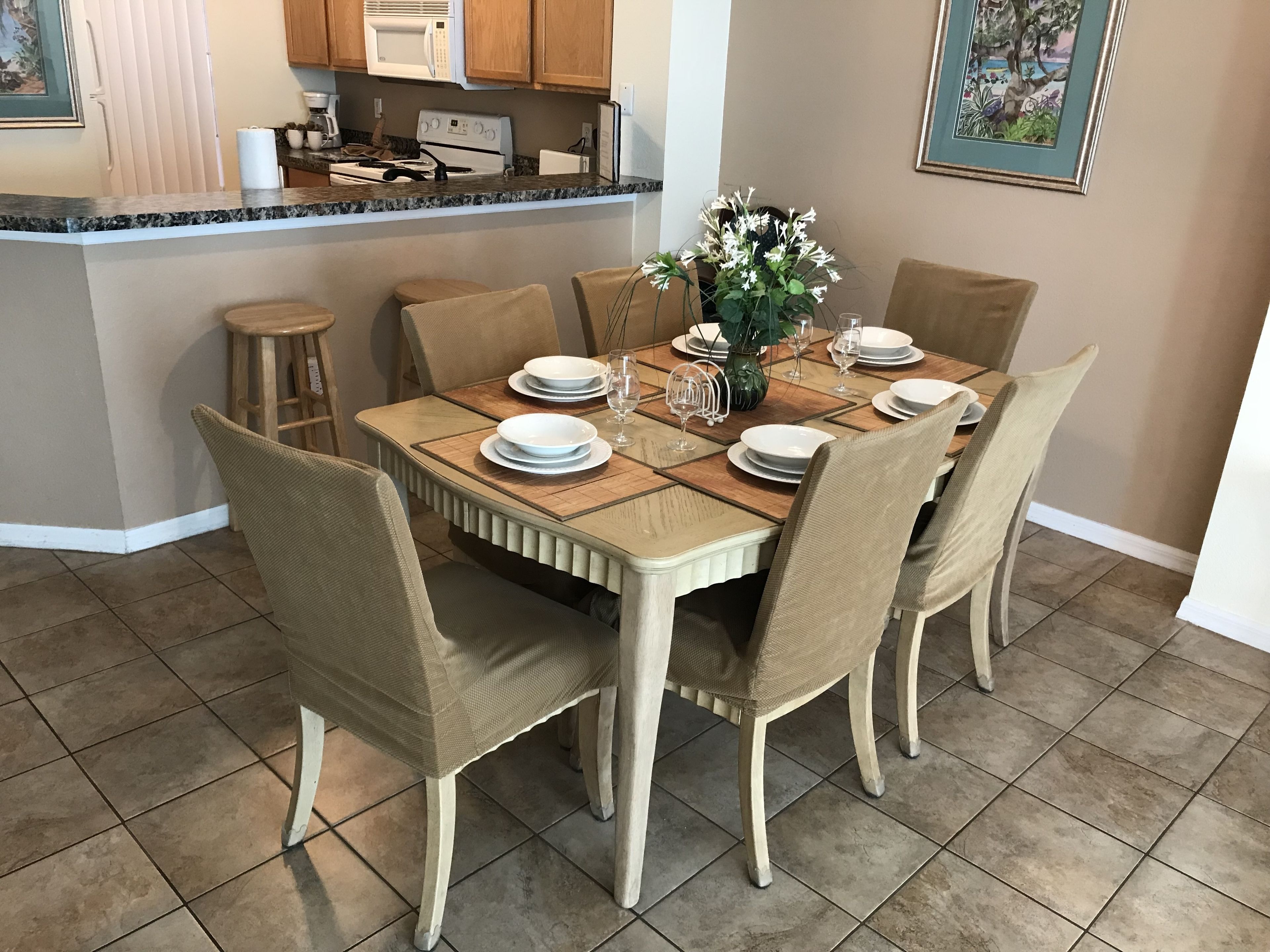 Khu vực ăn uống tại phòng