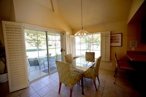 Classic Suite, 1 Bedroom | In-room dining
