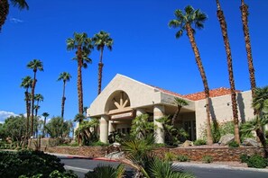 Front of property - 4 Seasons at Desert Breezes (Palm Desert)