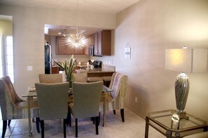 Classic Suite, 2 Bedrooms | In-room dining