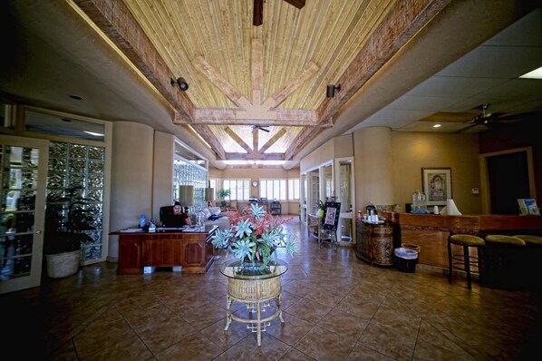 Lobby lounge - 4 Seasons at Desert Breezes (Palm Desert)