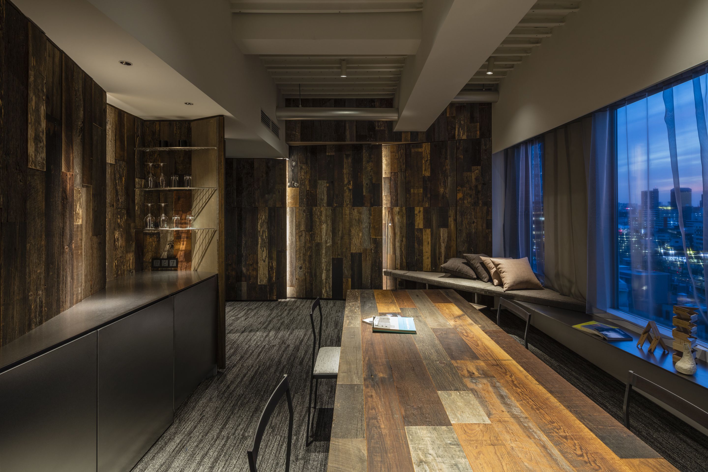 atelier suite, non smoking | in-room dining