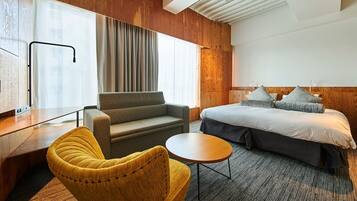 Deluxe King, Non Smoking | Down duvets, in-room safe, blackout curtains, free WiFi