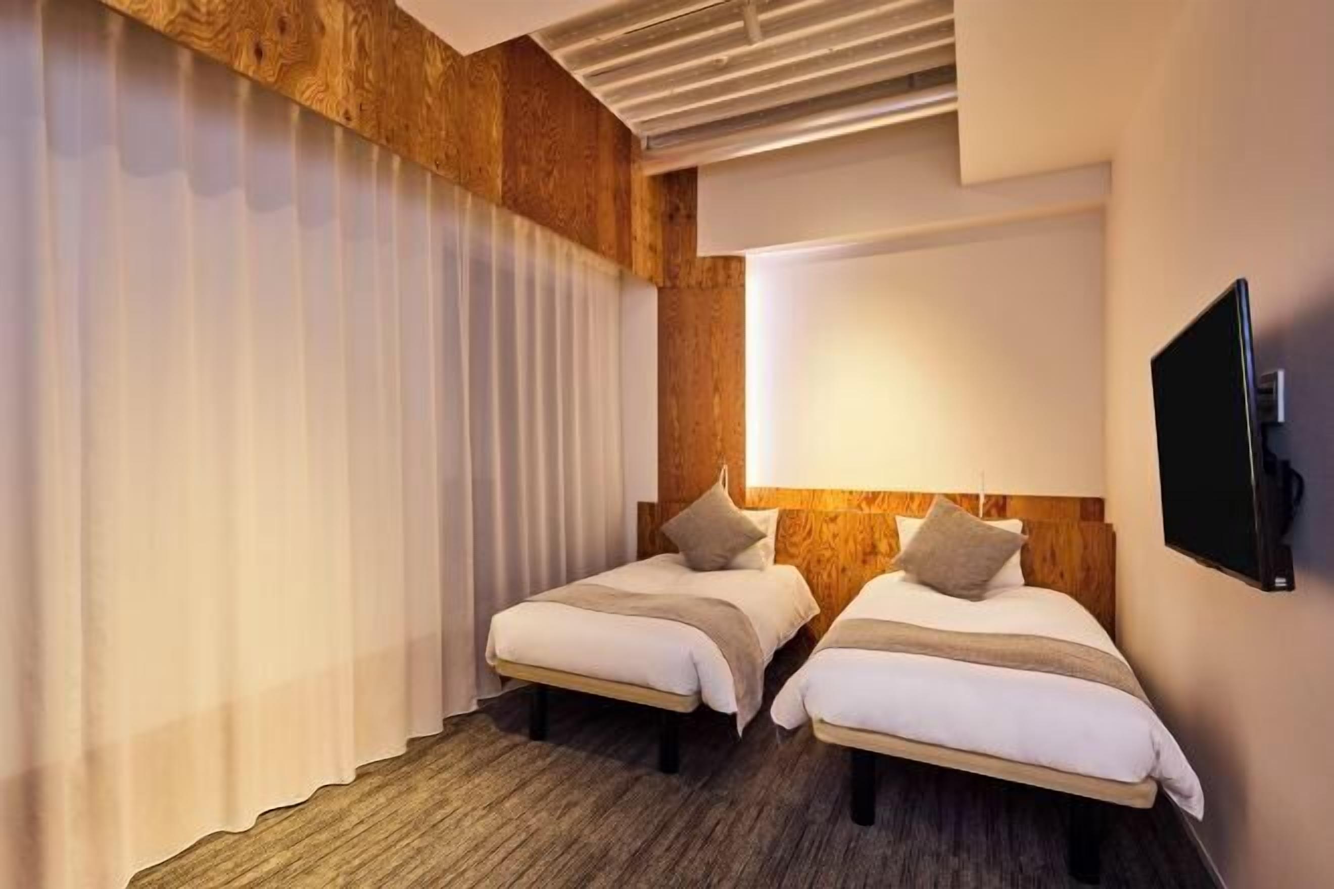 Chăn bông, két bảo mật tại phòng, màn/rèm cản sáng 