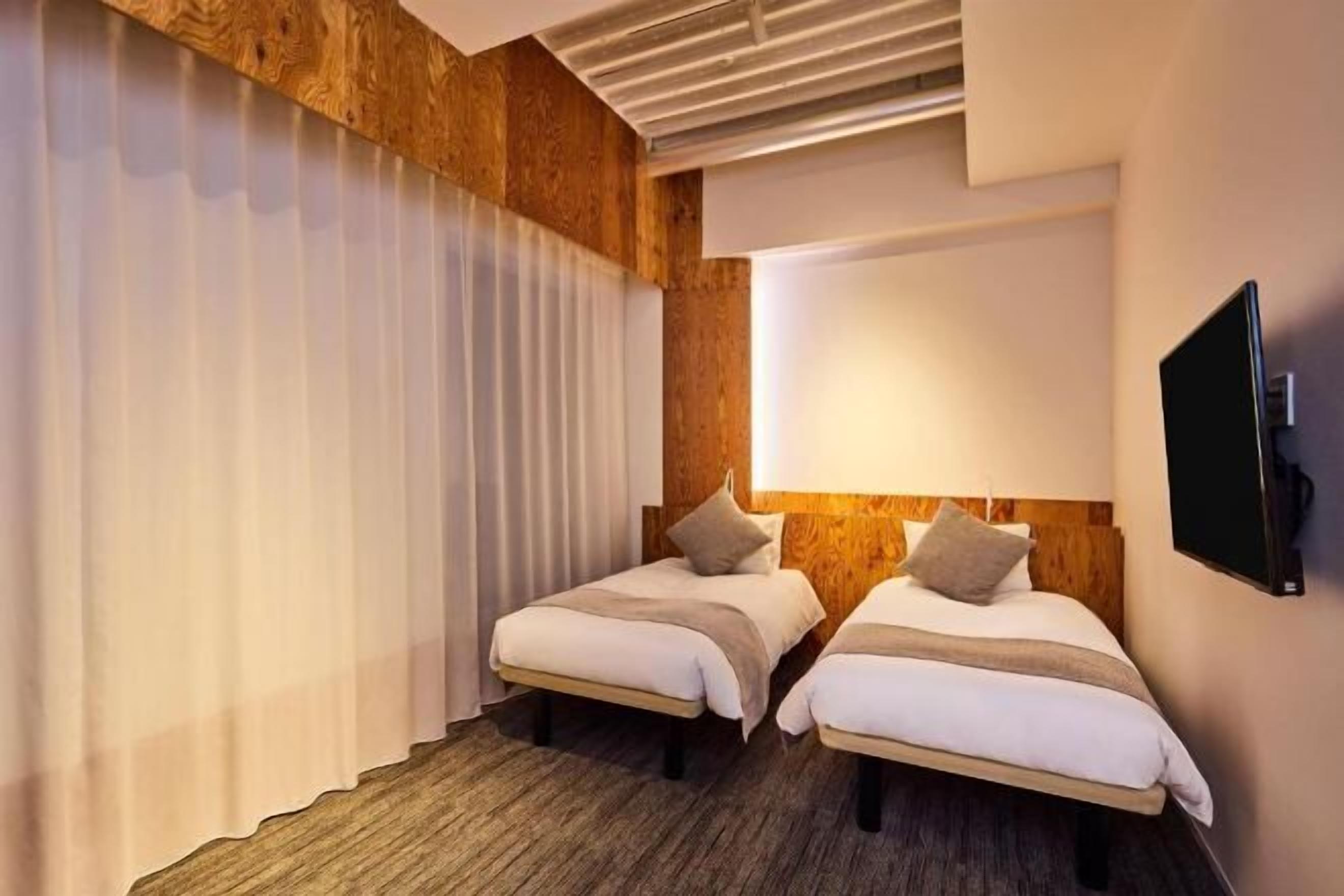 Down comforters, in-room safe, blackout drapes, free WiFi