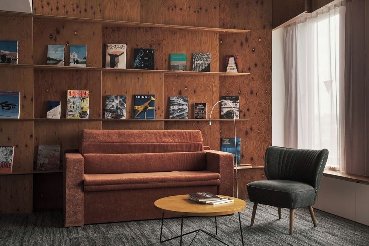 Design-sviitti, tupakointi kielletty (Library Suite) | Untuvapeitot, tallelokero huoneessa, pimennysverhot, ilmainen Wi-Fi