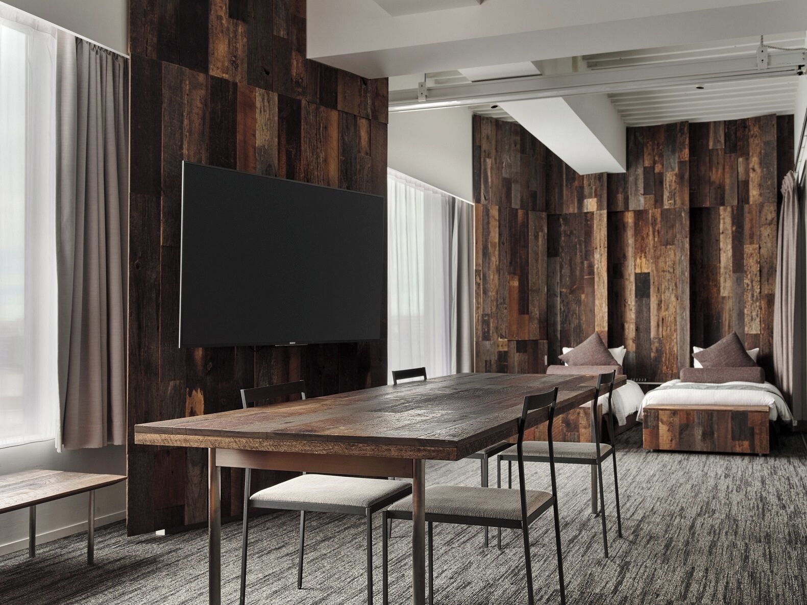 Gallery suite, niet-roken (Atelier Suite) | Donzen dekbedden, een kluis op de kamer, verduisterende gordijnen