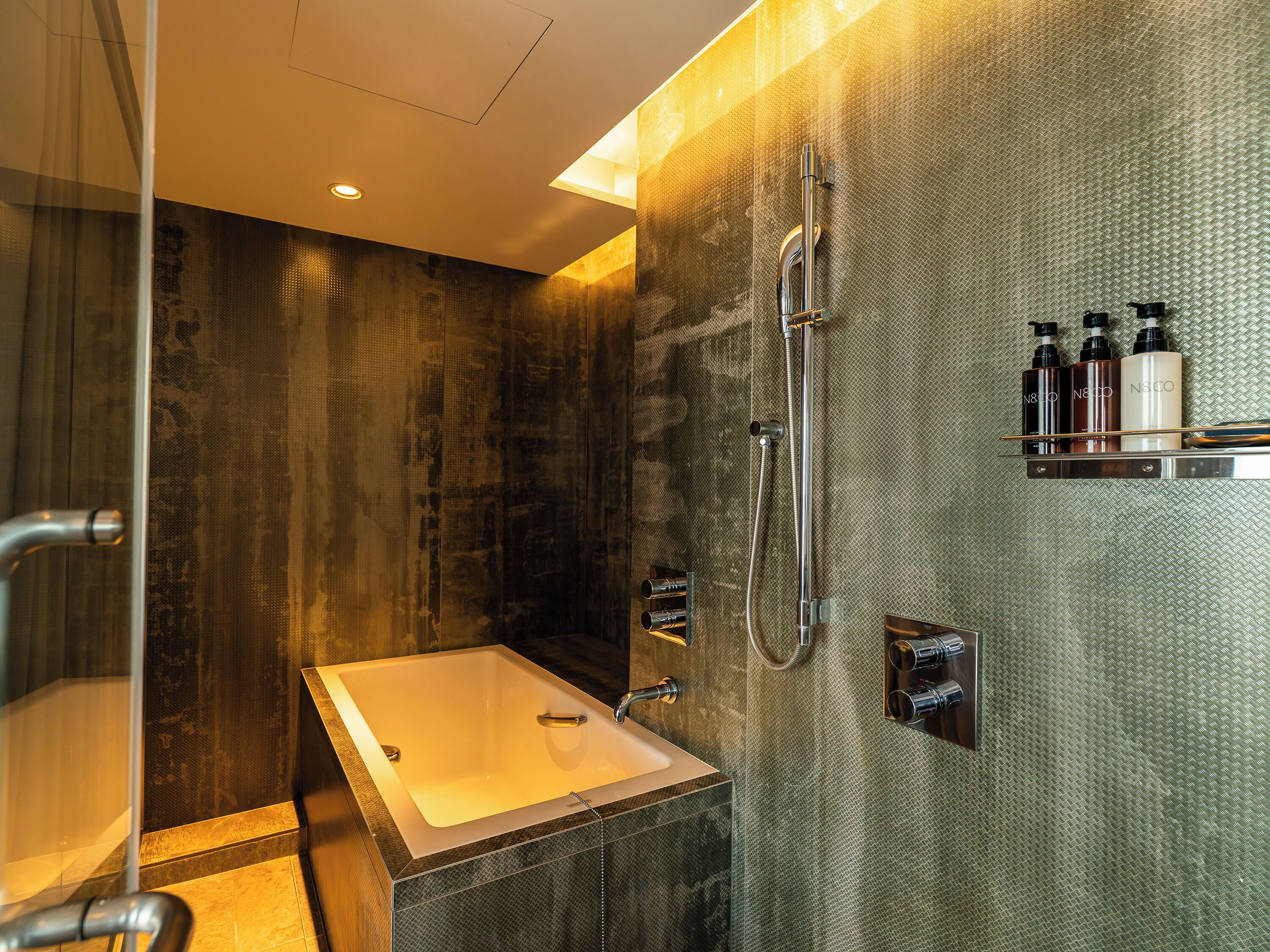 Photo - ONE@Tokyo by insomnia