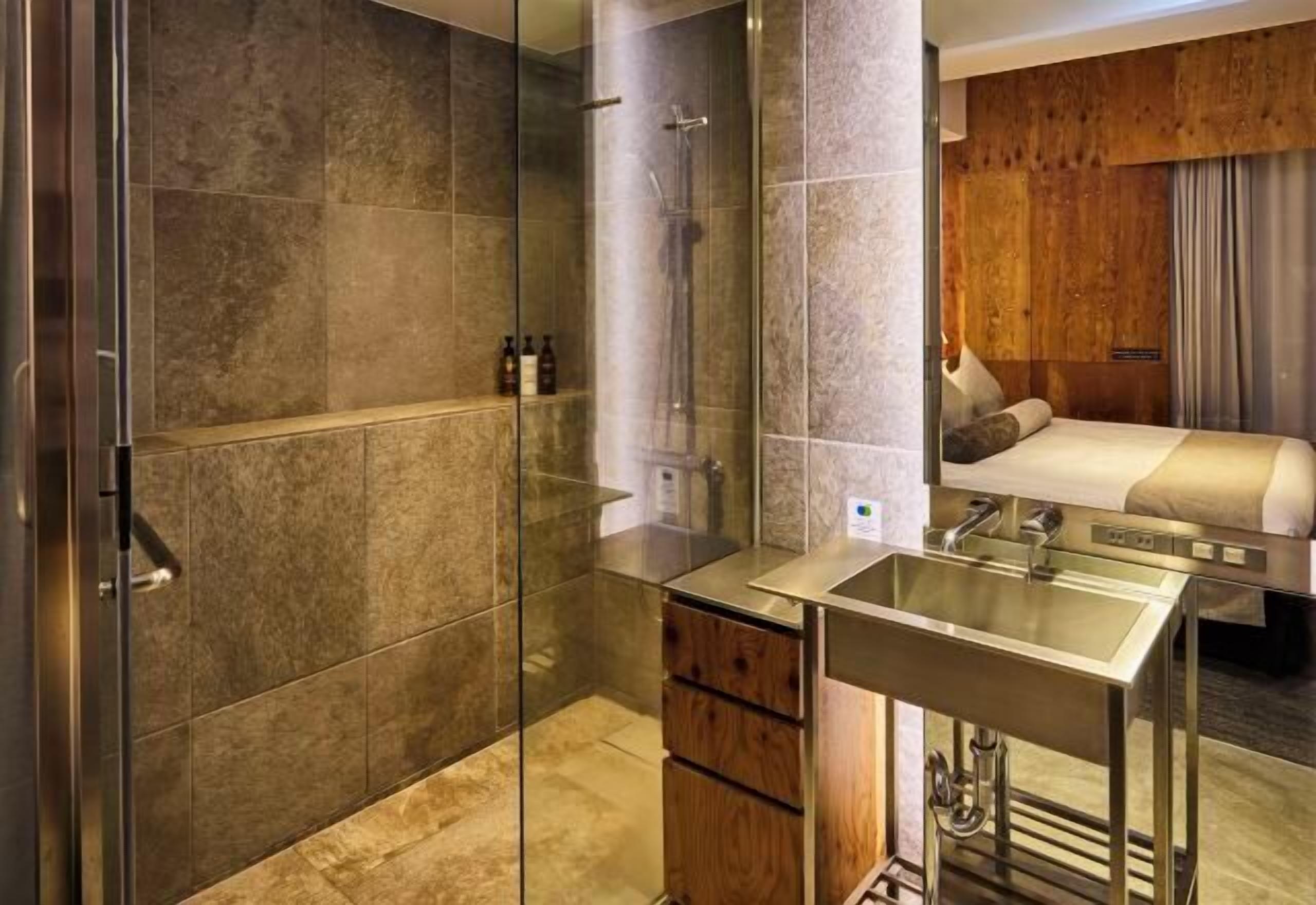 Phòng tắm | Đồ dùng nhà tắm miễn phí, máy sấy tóc, dép đi trong nhà 