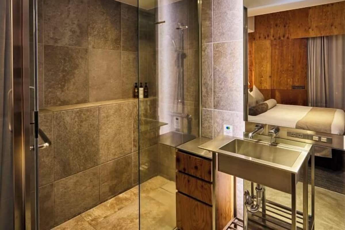 Banheiro | Produtos de toalete grátis, secador de cabelo, roupões de banho