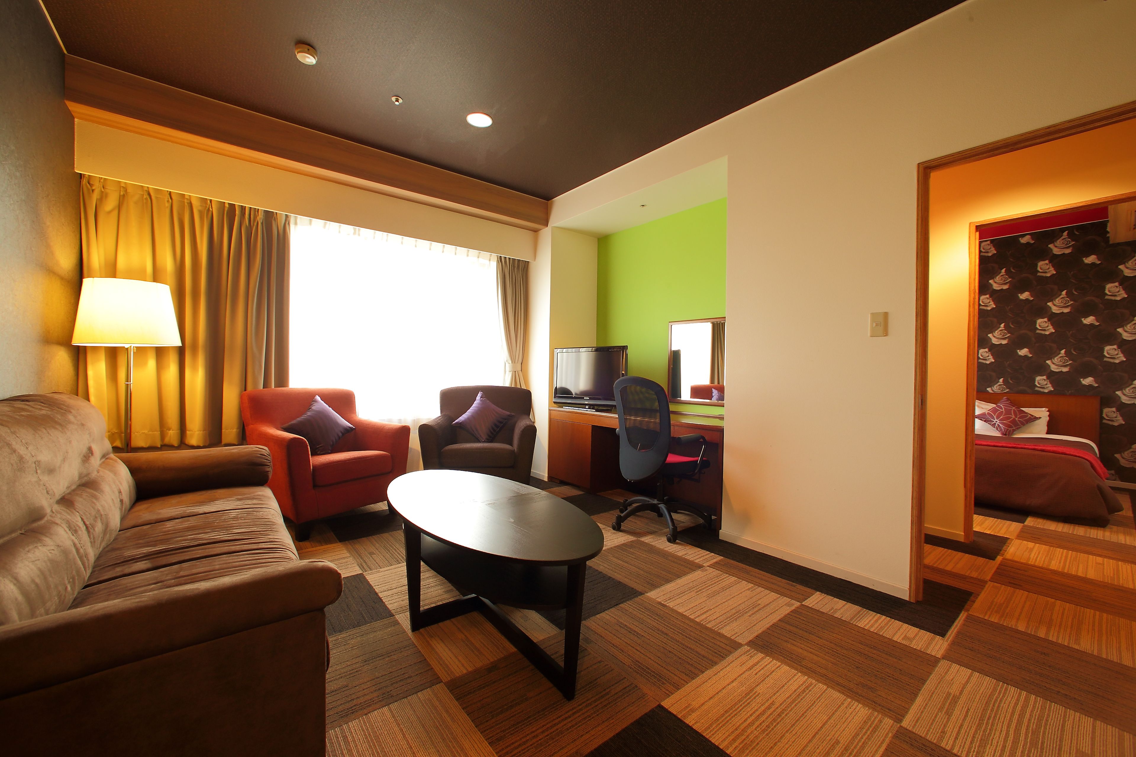 suite room, non smoking | 1 bedroom, desk, blackout curtains, free wifi