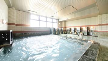 Indoor spa tub