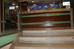 Concierge desk - Yixin Business Hotel (Guangzhou)
