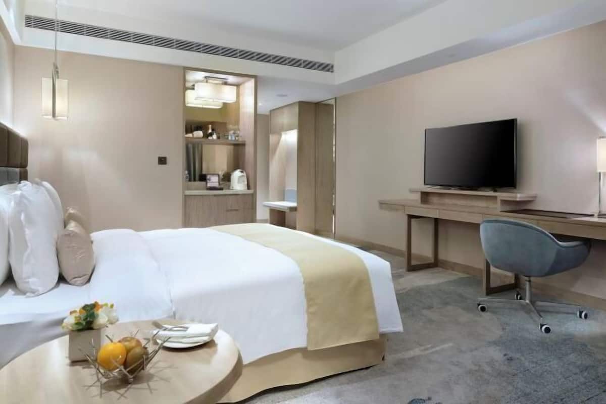 In-room safe, blackout curtains, soundproofing, iron/ironing board