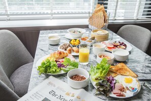 Daily buffet breakfast for a fee