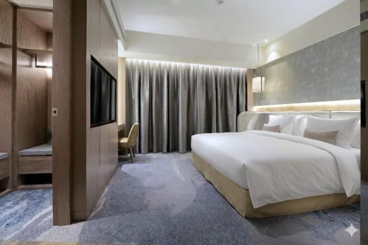 In-room safe, blackout curtains, soundproofing, iron/ironing board