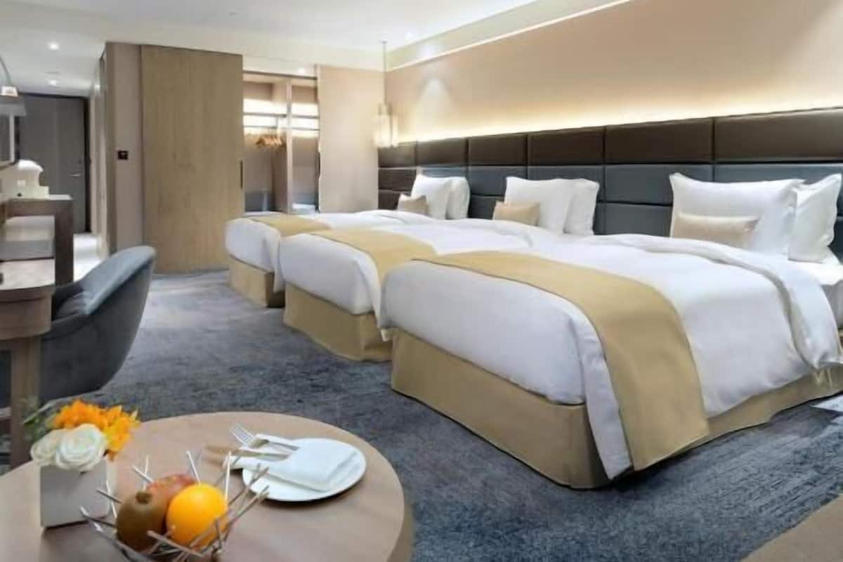 In-room safe, blackout curtains, soundproofing, iron/ironing board