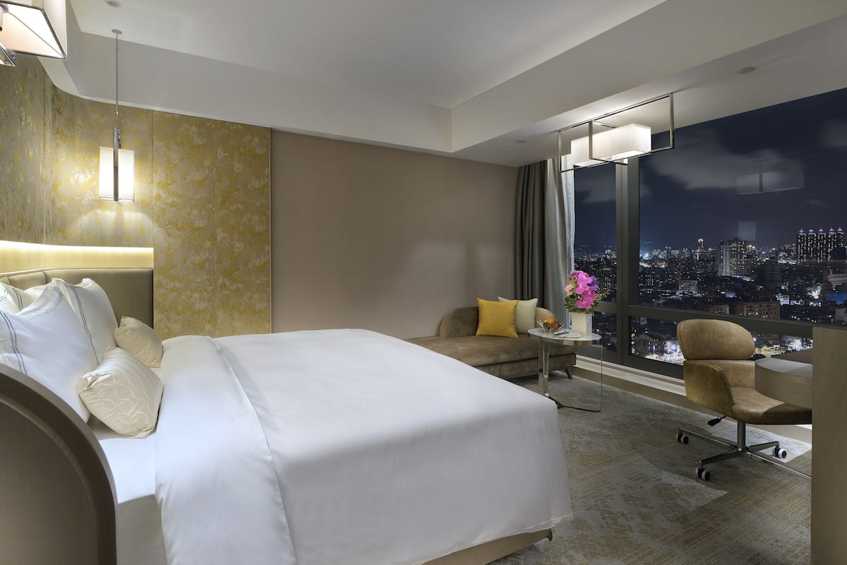 In-room safe, blackout curtains, soundproofing, iron/ironing board
