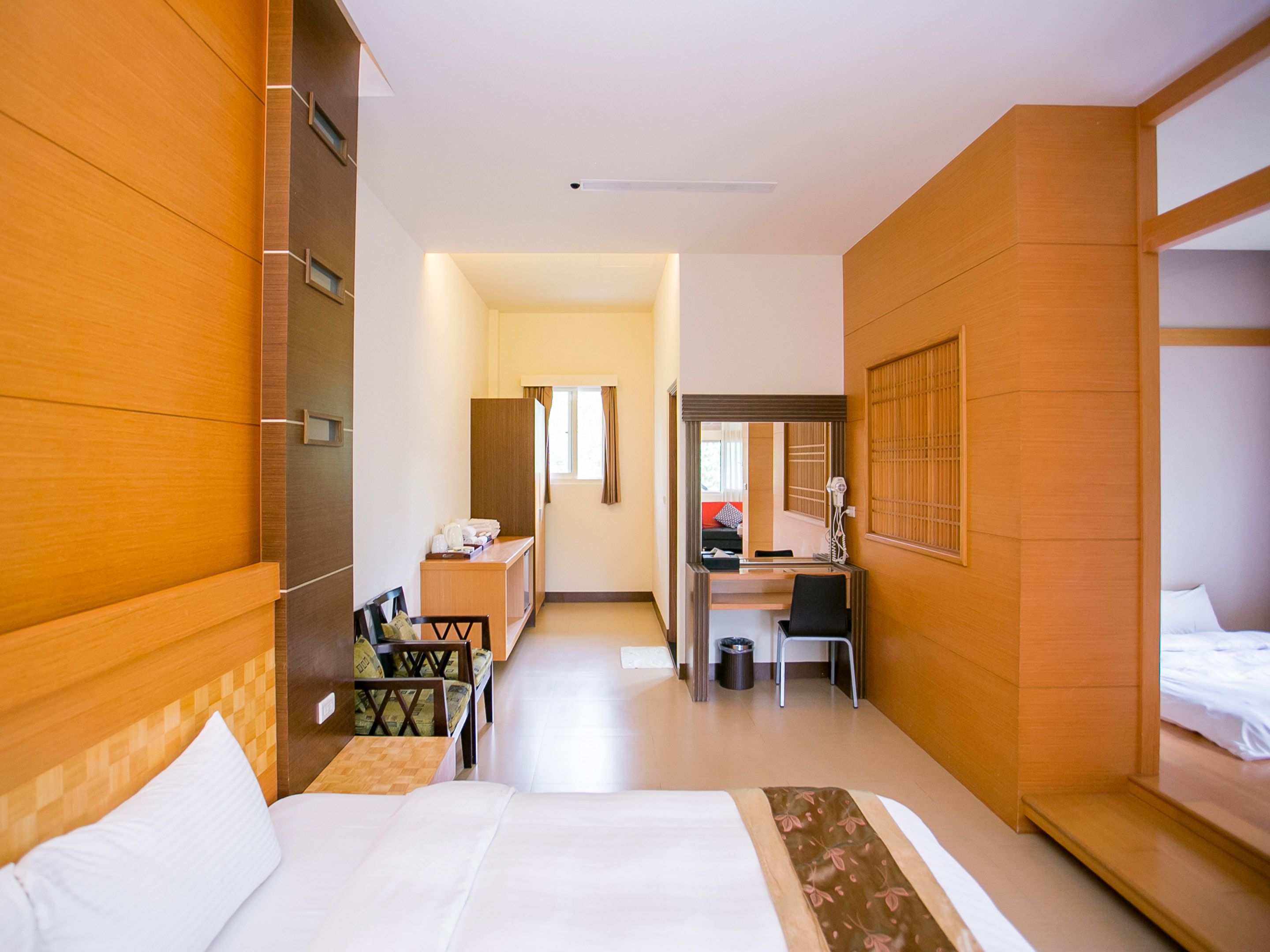 family room | premium bedding, in-room safe, desk, blackout curtains