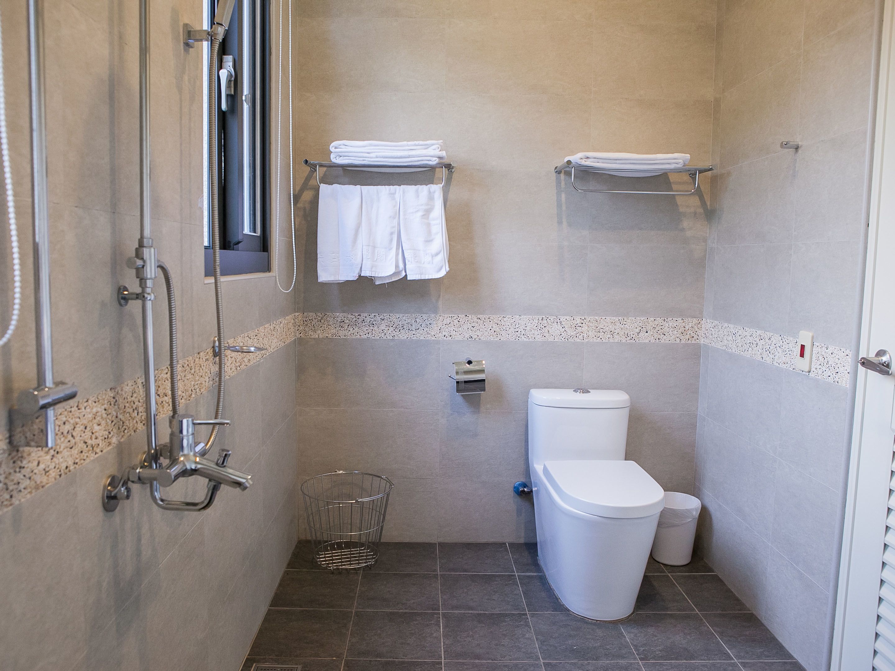 economy room | bathroom | free toiletries, hair dryer, slippers, towels