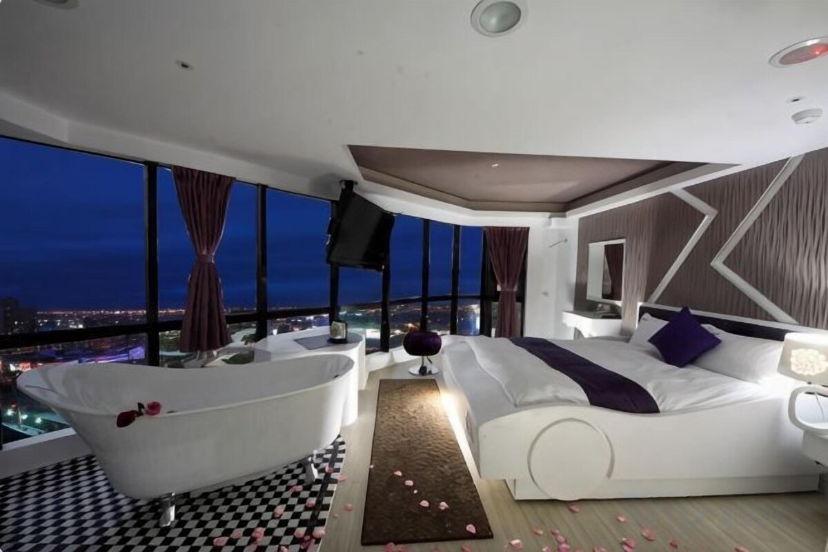 Deluxe Double Room With Bath