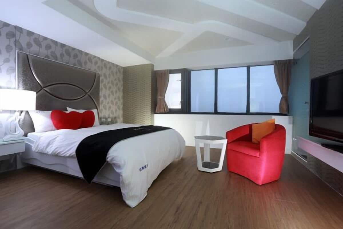 Standard Double Room | Desk, blackout drapes, WiFi (free), individually decorated