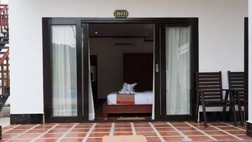 Superior Double Room | In-room safe, desk, blackout drapes, soundproofing
