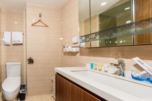 Basic Twin Room | Bathroom | Shower, free toiletries, hair dryer, slippers