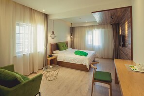 Deluxe Room, 1 Queen Bed, City View | Desk, free WiFi