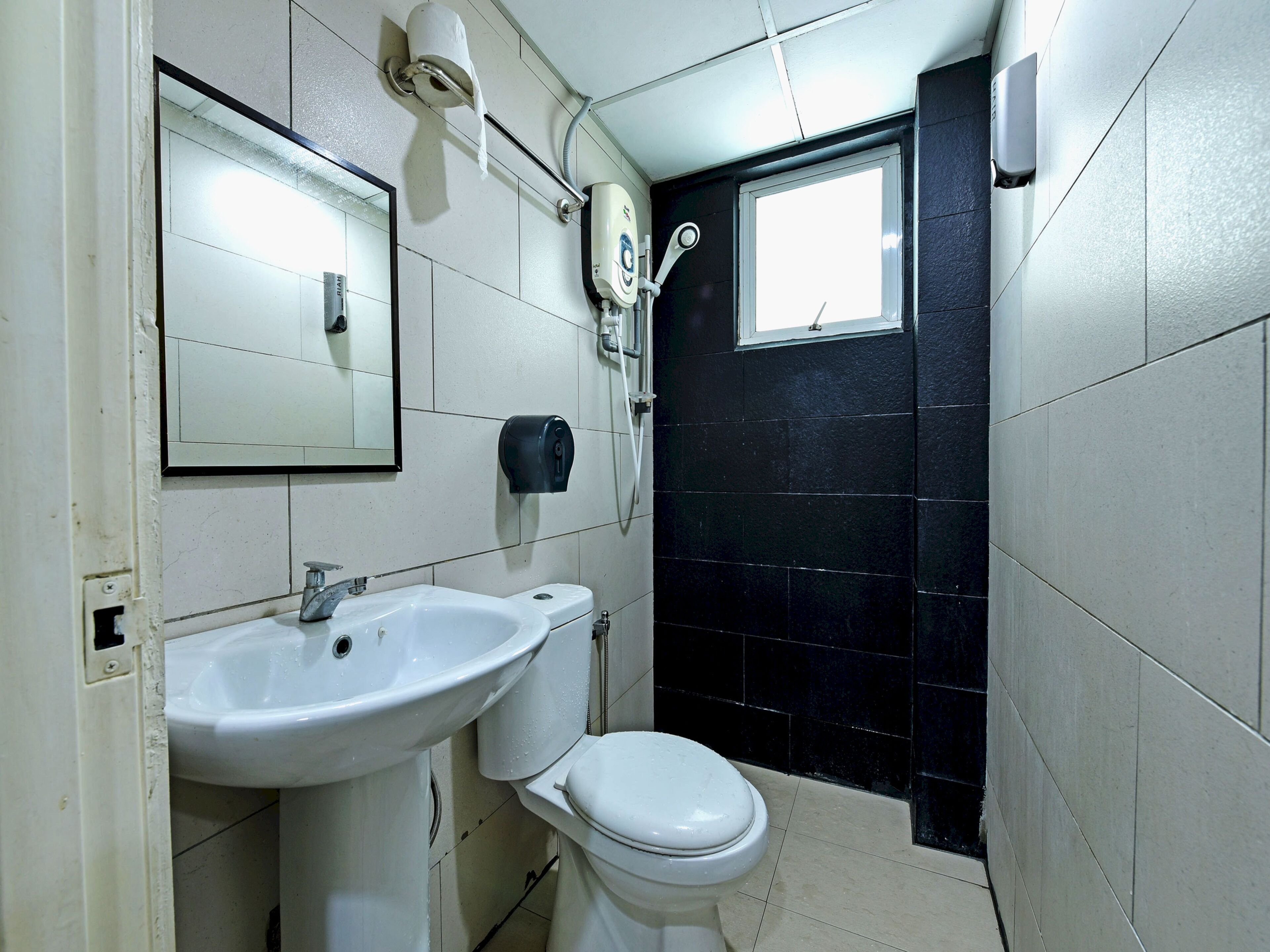 shower, free toiletries, towels